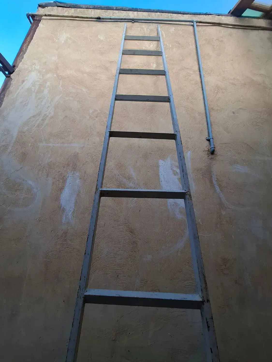 نردبان آهنی|ابزارآلات|بهار, |دیوار