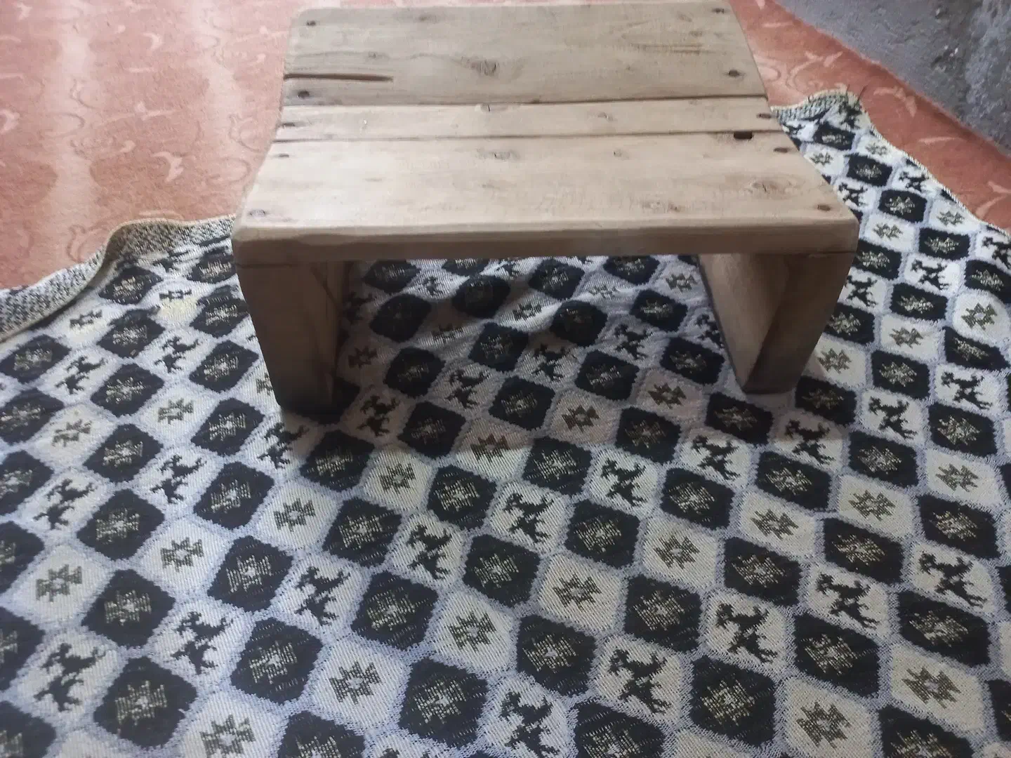 جای نشستن|مبلمان خانگی و میز عسلی|قشم, |دیوار