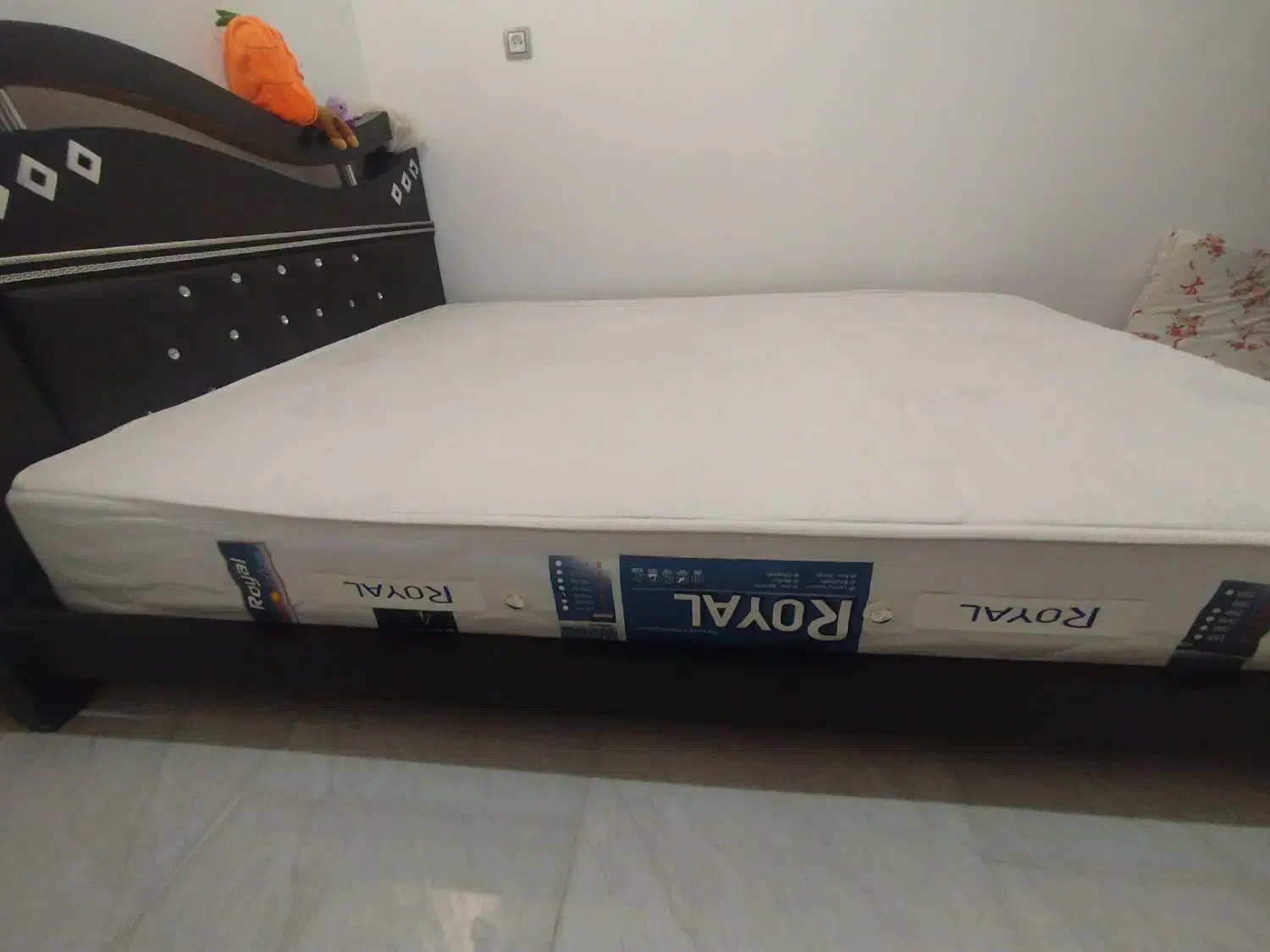 فروش تخت خواب دونفره با دراور و آینه و تشک ..|تخت و سرویس خواب|شاهرود, |دیوار