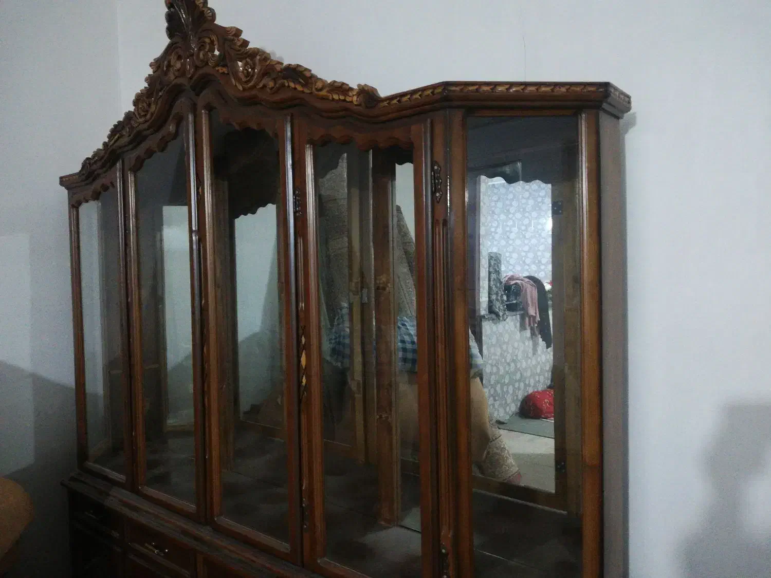 بوفه چوب گردو اصل|بوفه، ویترین، کنسول|اردبیل, |دیوار