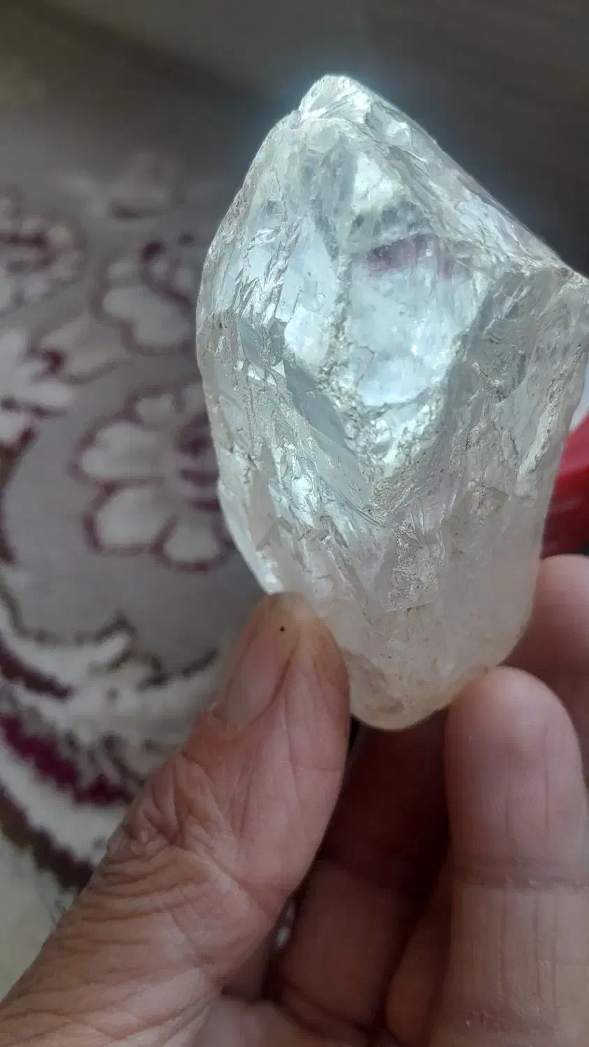 سنگی باسختی بالا وداخل سنگ هم خالی نظر بدهید لطفا|جواهرات|تربت‌حیدریه, باغ ملی|دیوار
