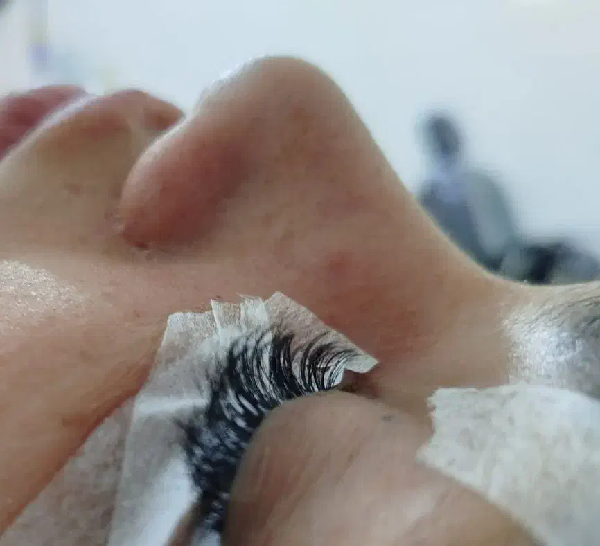 آف کاشت و اکستیشن مژه با بهترین قیمت|خدمات آرایشگری و زیبایی|شیراز, شیشه‌گری|دیوار