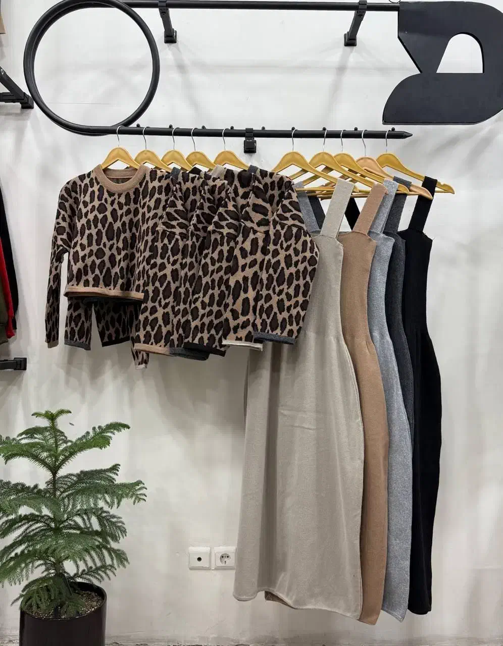 سارافون و بافت پلنگی|لباس|بیرجند, |دیوار