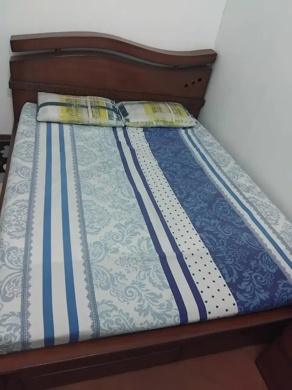 تخت دونفره|تشک تختخواب|هشتگرد, هیو|دیوار