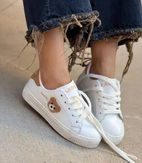 ونس سفید تدی|کیف، کفش، کمربند|قم, شهید صیاد شیرازی|دیوار