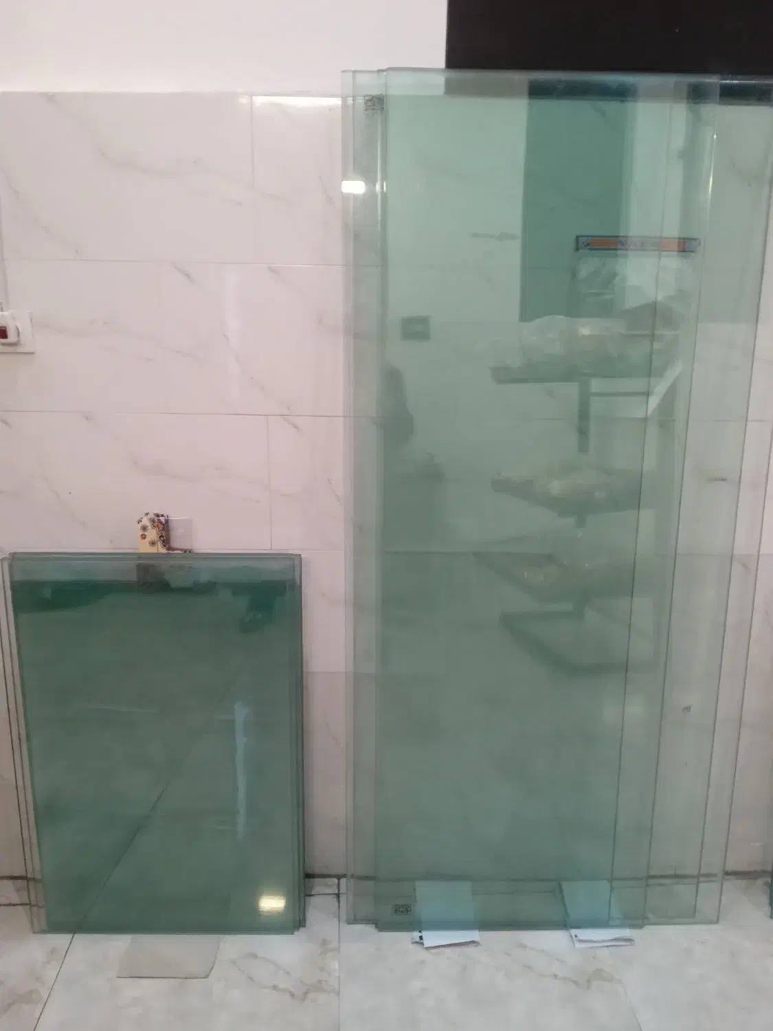 فروش شیشه سیکیوریتی ۱۰ میل مارک دار|فروشگاه و مغازه|قائم‌شهر, |دیوار