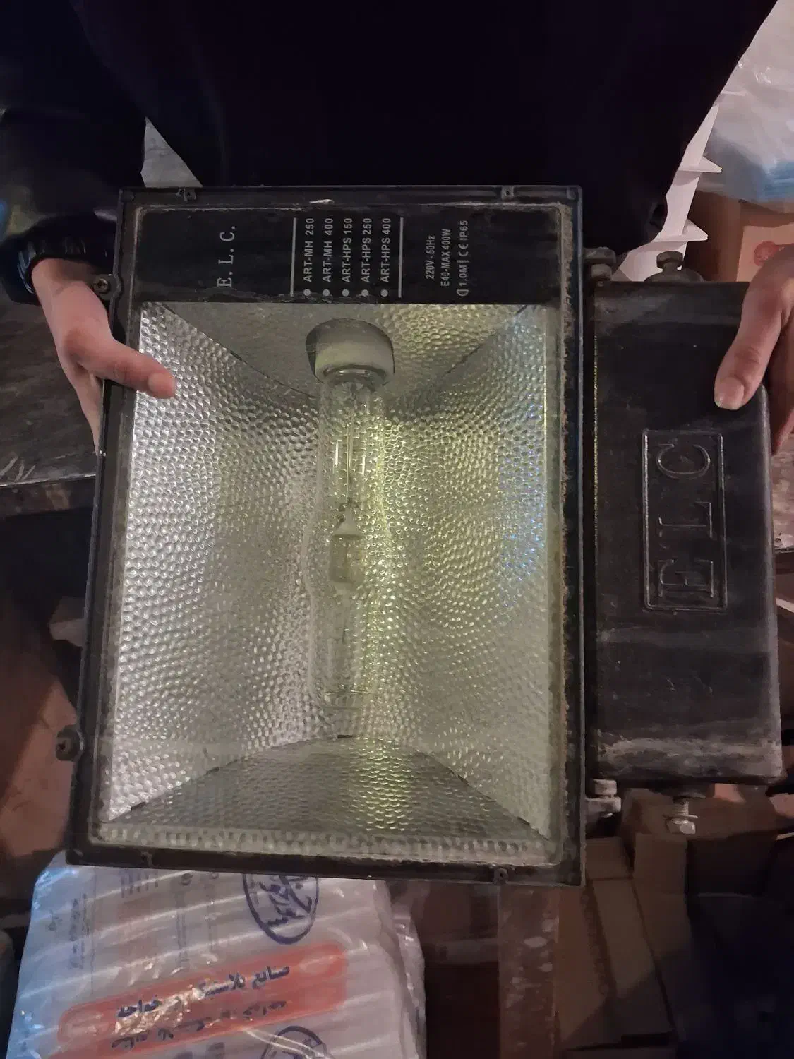 پرژکتور ۴۰۰وات سالم|لامپ و چراغ|طرقبه, |دیوار