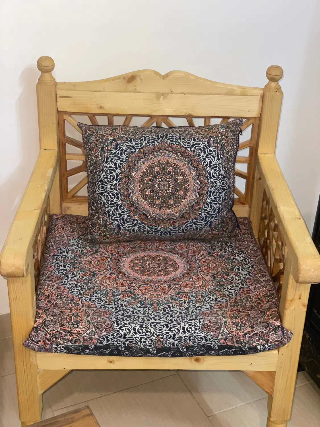 مبل چوبی سنتی|مبلمان خانگی و میز عسلی|مشهد, چهارچشمه|دیوار