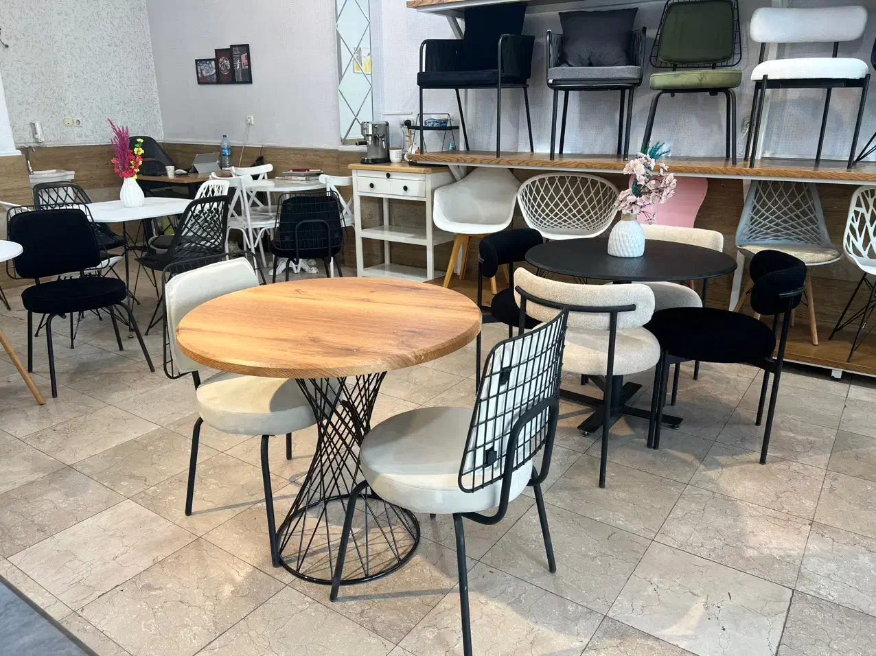 میزوصندلی همایش‌ تالار جگرکیramziy4 3|میز و صندلی غذاخوری|قم, چهل درخت‎|دیوار