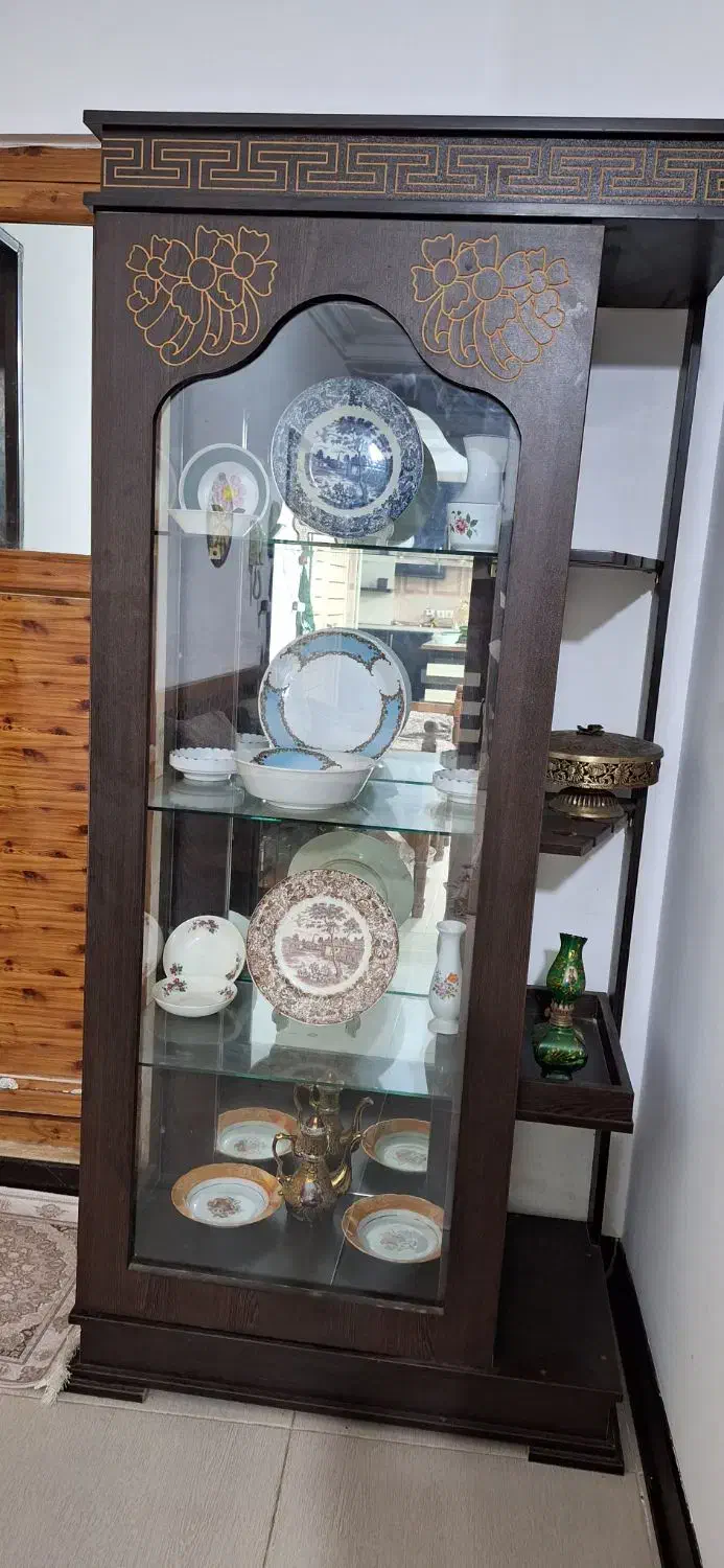 بوفه یا ویترین ظرف|بوفه، ویترین، کنسول|آستانه سرا, |دیوار