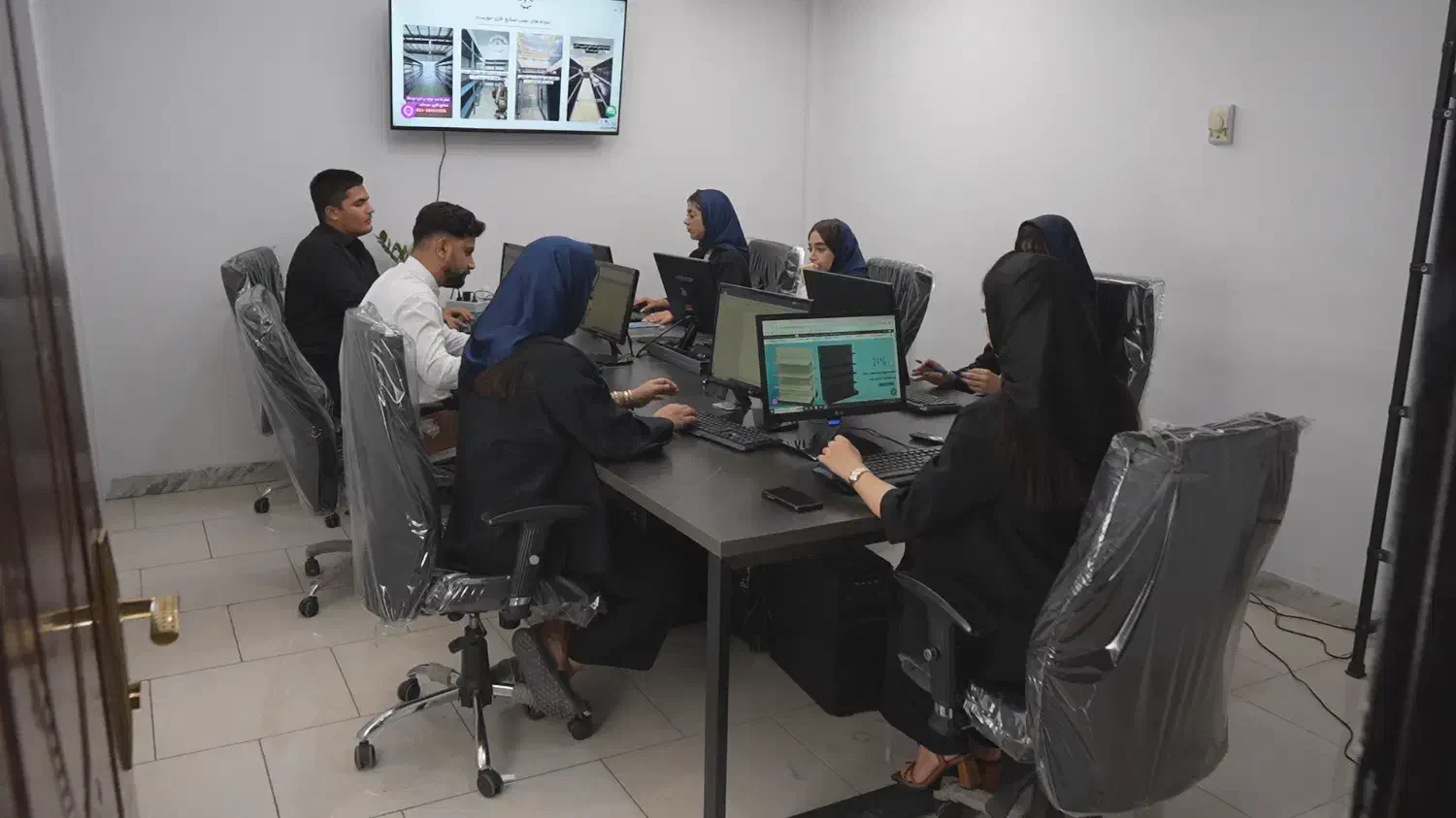 استخدام فروشنده تلفنی خانم و آقا|استخدام بازاریابی و فروش|اسلامشهر, شاطره|دیوار