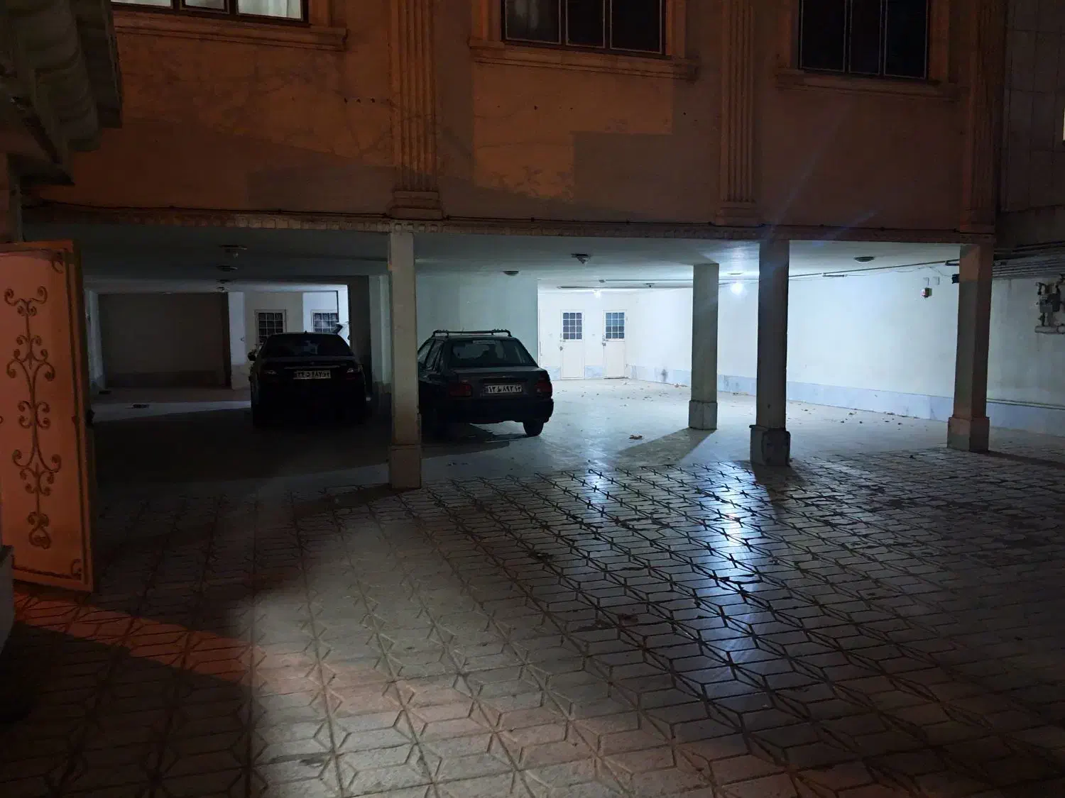 آپارتمان ۱۲۰متری.طبقه۳،فاقدآسانسور،نبش ادیب۹|اجارهٔ آپارتمان|مشهد, ولیعصر (شهرک غرب)|دیوار