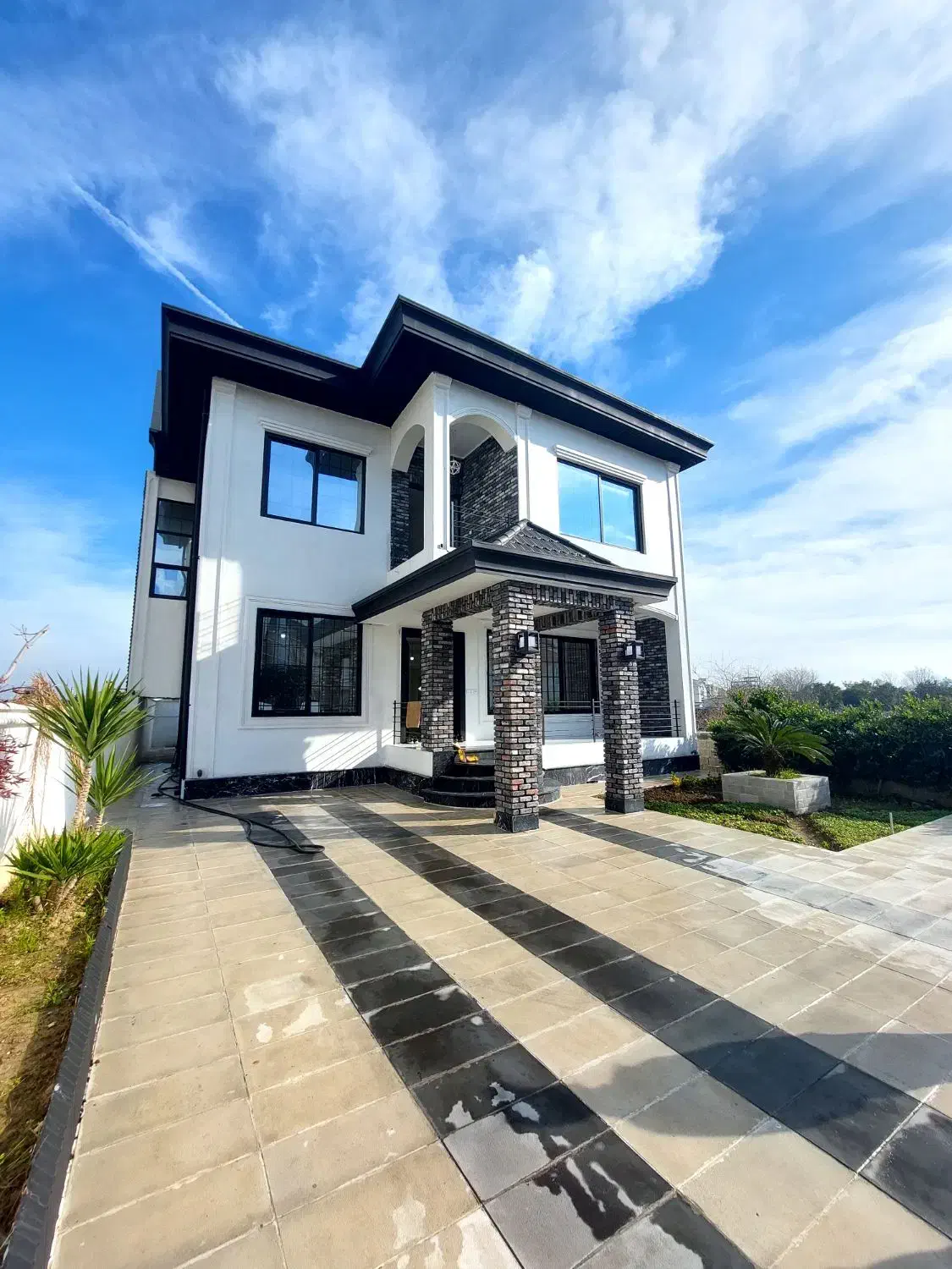 فروش ویلای ۳۰۰ متری نما انگلیسی حوزه شهری خرم آباد|فروش خانه و ویلا|خرمآباد (تنکابن), |دیوار