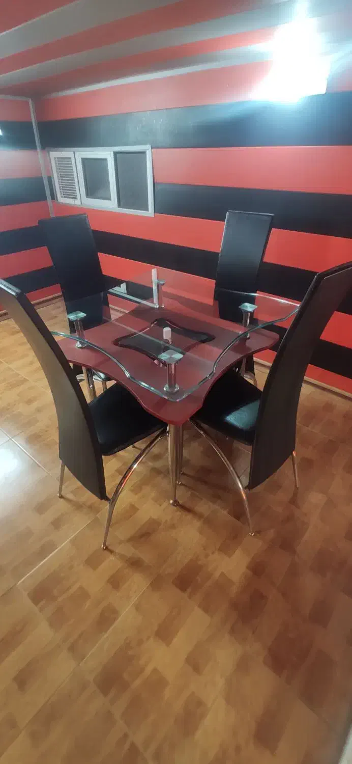 میز ناهار خوری چهار نفره چرم و استیل|میز و صندلی غذاخوری|شهرضا, |دیوار