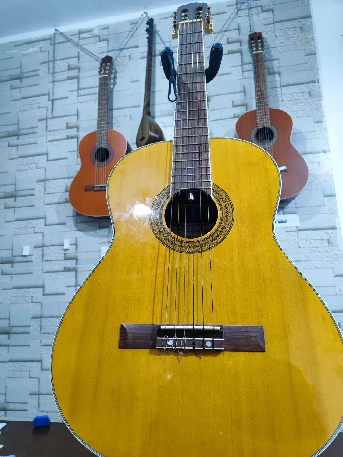 گیتار|گیتار، بیس، امپلیفایر|شوش, |دیوار