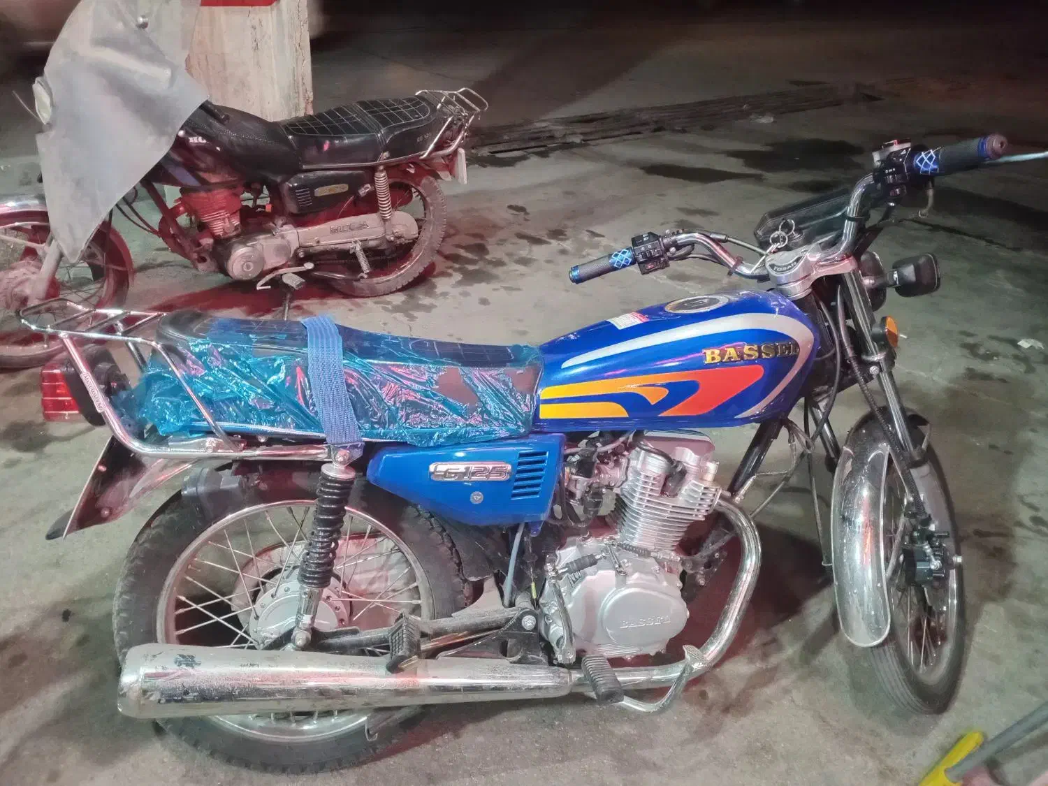 گمشده|اشیا|قم, قلعه کامکار|دیوار