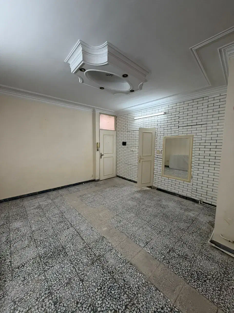 تک واحدی حیاط دار