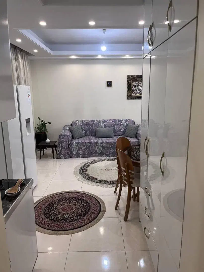 ۶۳ متر/۲ خواب/ آسانسور/ بالکن