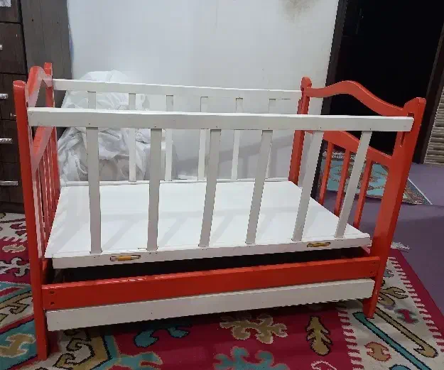 تخت گهوارهای کودک هم ثابت هم متحرک|اسباب و اثاث بچه|رامهرمز, |دیوار