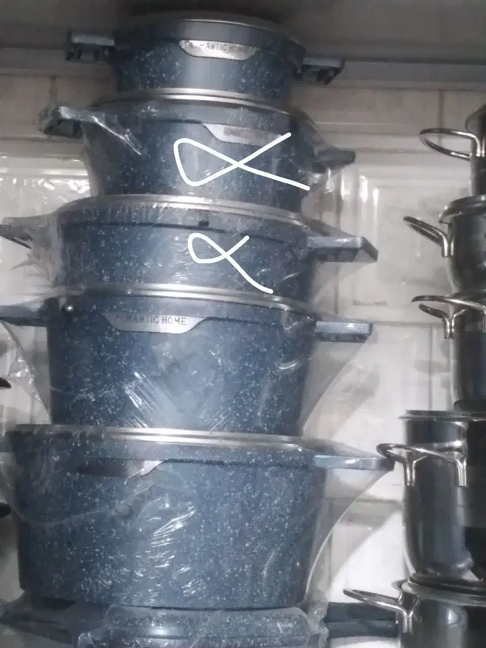 قابلمه چدن جنس خوب خوب اونها ک تیک زدم نیستن|ظروف پخت‌وپز|شهرکرد, |دیوار