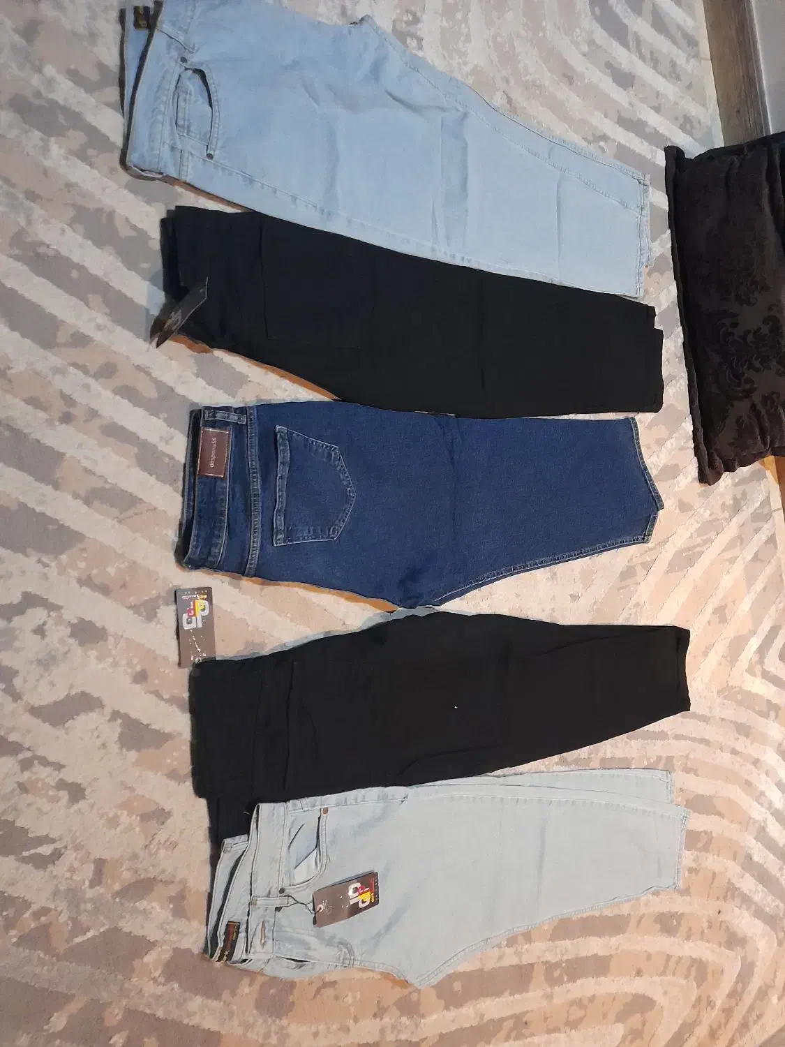 تعداد۳عدد|لباس|مشکین‌دشت, |دیوار