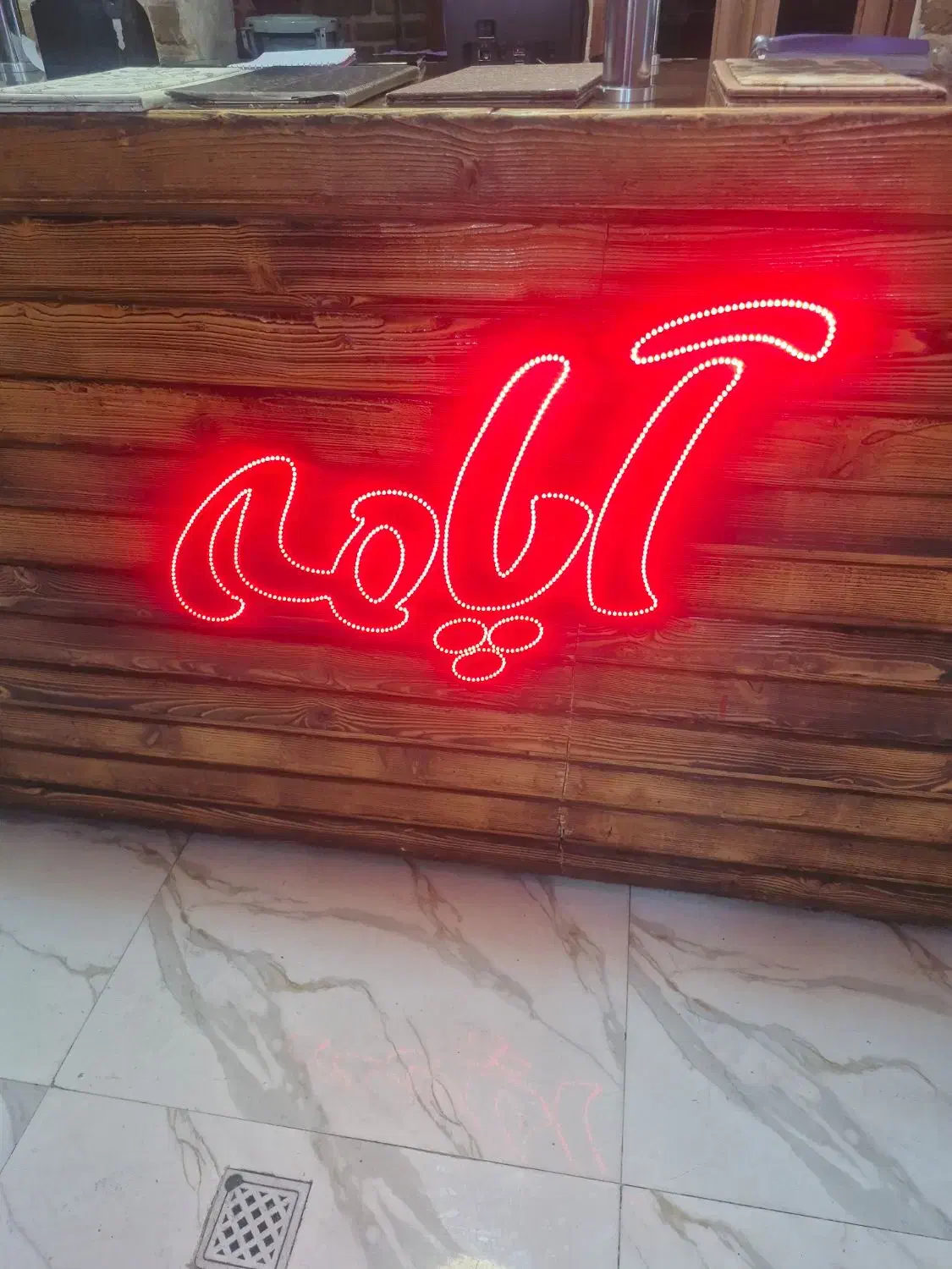 به یک نفر صندوقدار خانم نیازمندیم|استخدام خدمات فروشگاه و رستوران|اندیشه, اندیشه فاز ۱|دیوار