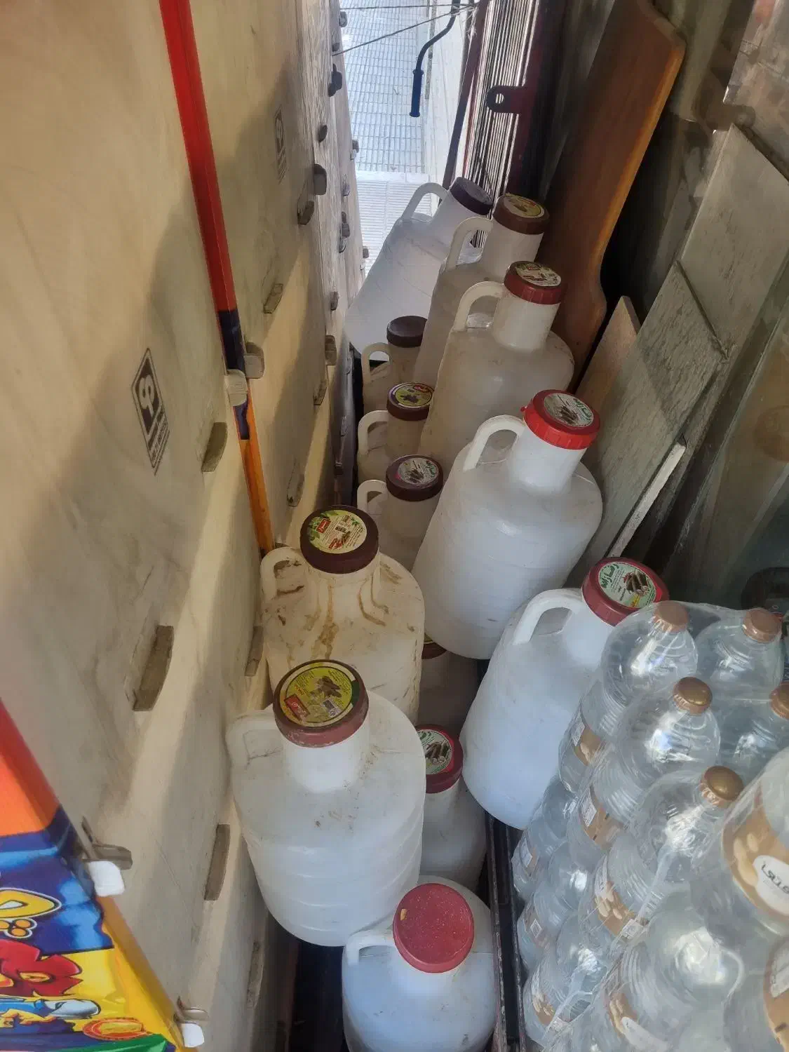 دبه خیارشور،سالم و تمیز،آفتاب نخورده|ظروف نگهدارنده، پلاستیکی، یک‌بارمصرف|تهران, حکیمیه|دیوار