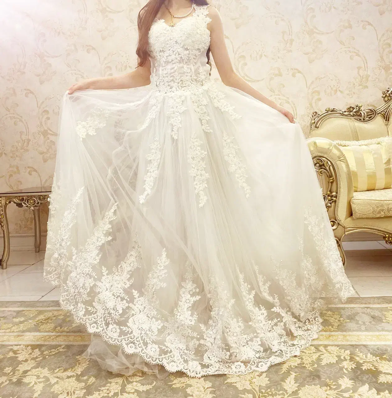 لباس عروس|لباس|ورامین, ورامین|دیوار