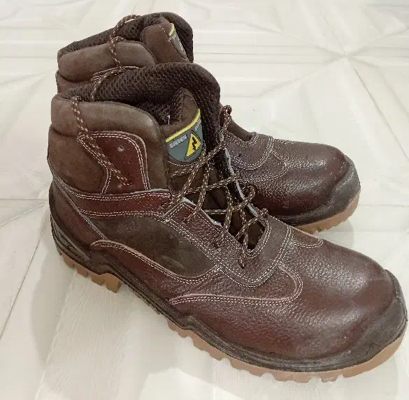 کفش|کیف، کفش، کمربند|گیلان غرب, |دیوار