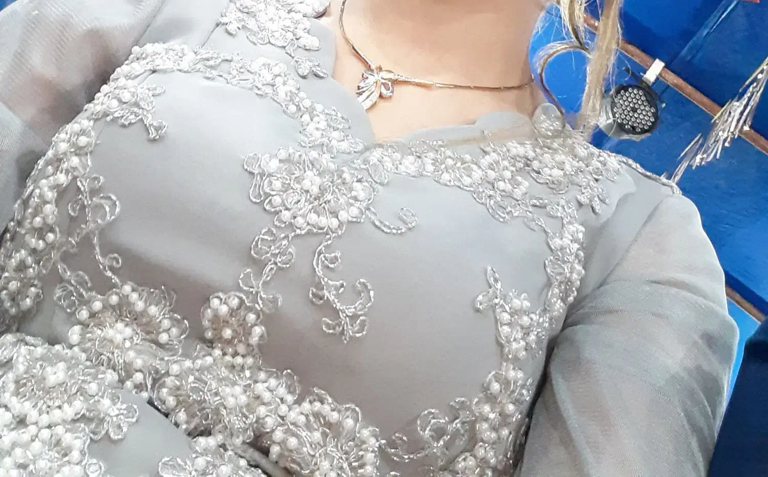 پیراهن مجلسی بلند جلو کارشده آستن تور|لباس|رشت, معلولین|دیوار