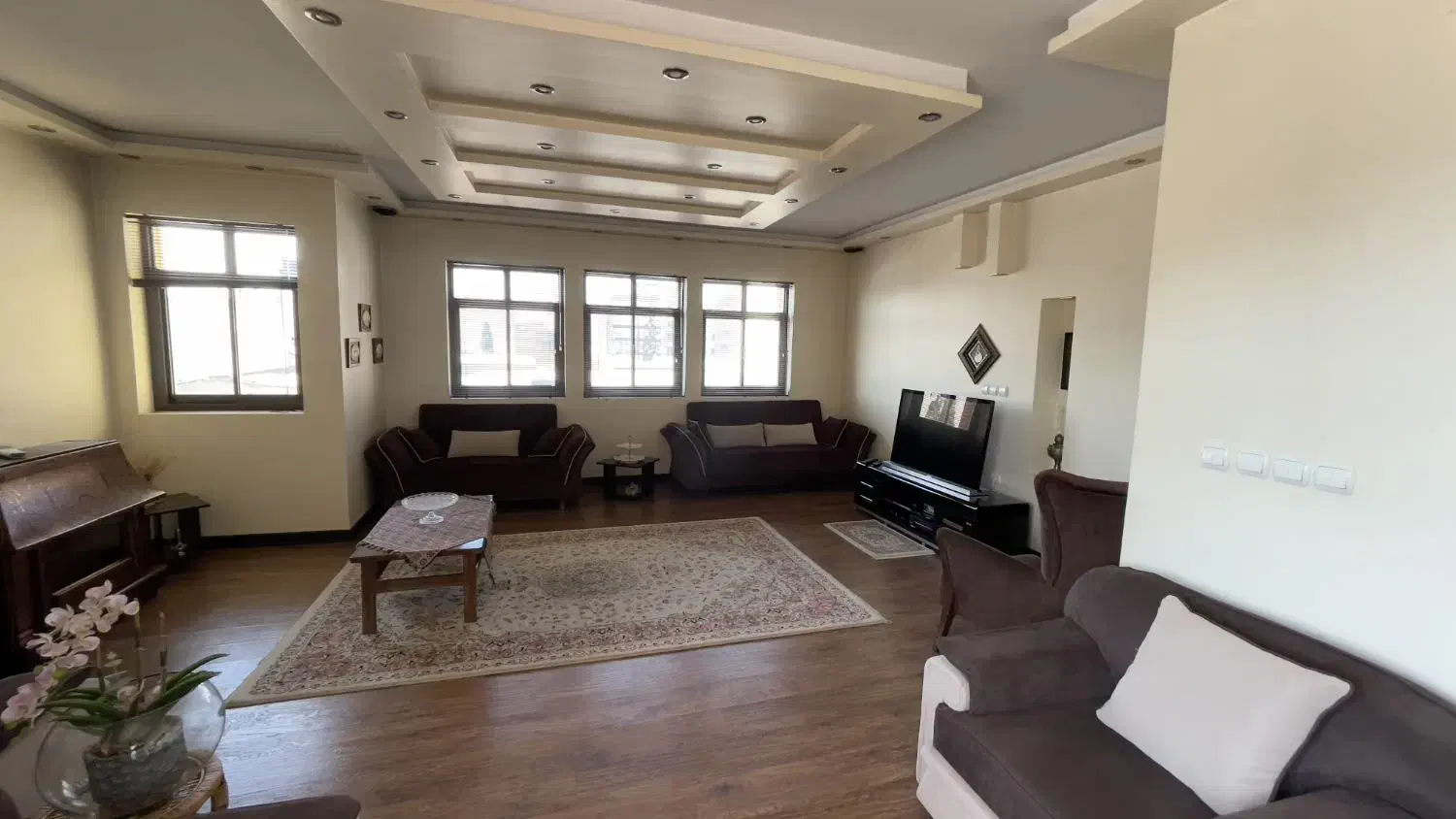 دوخوابه جنوبی در خیابان وصال شمالی|فروش آپارتمان|شیراز, وصال|دیوار