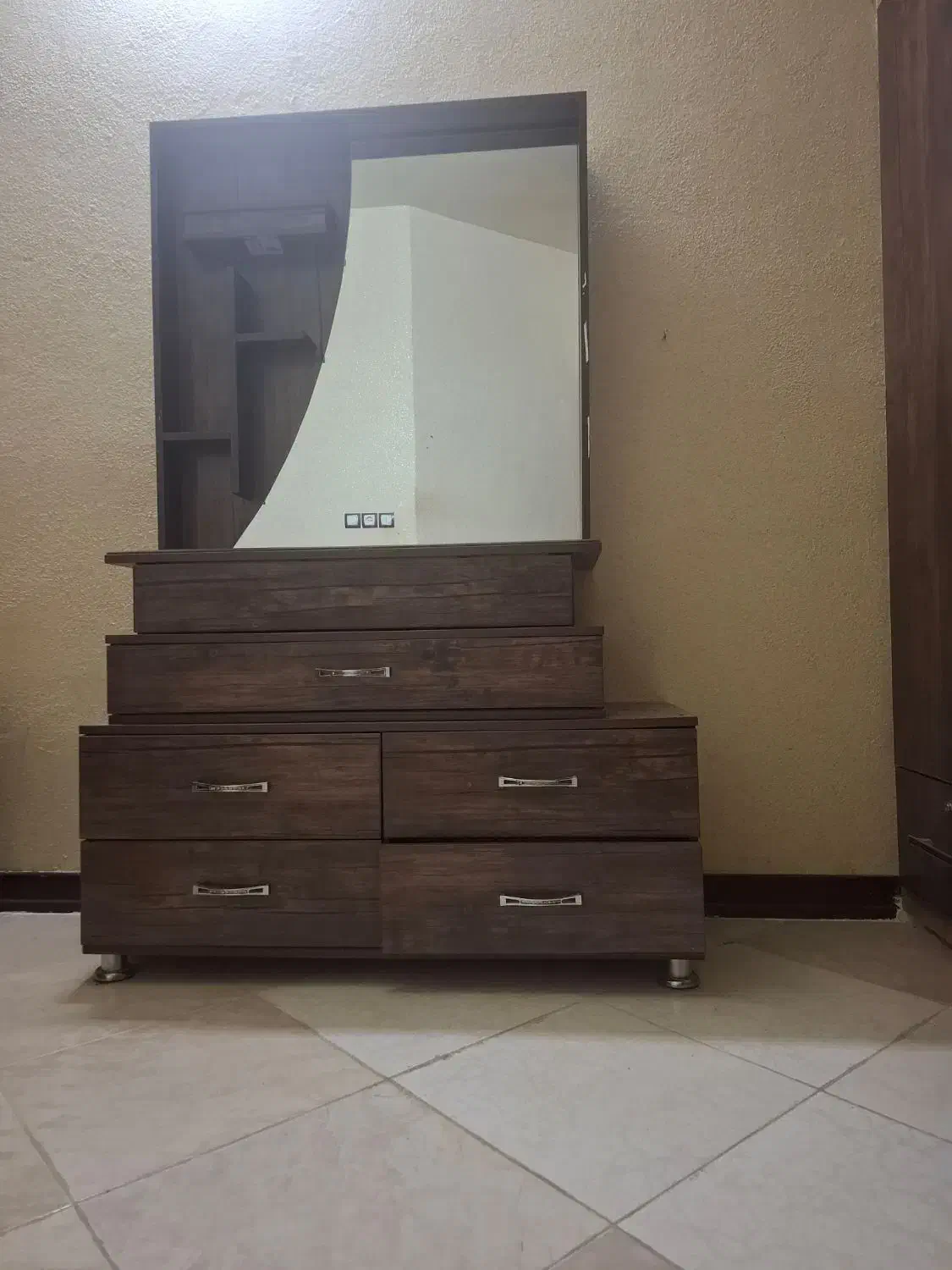 میز ارایش و پاتختی|تخت و سرویس خواب|برخوار, |دیوار