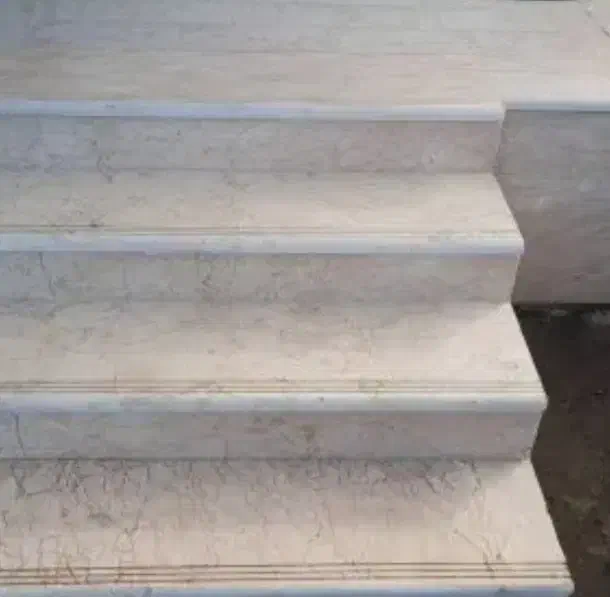 کاشی کاری و پله وخورد کار باقیمت مناسب|خدمات پیشه و مهارت|کاشان, امام خمینی|دیوار