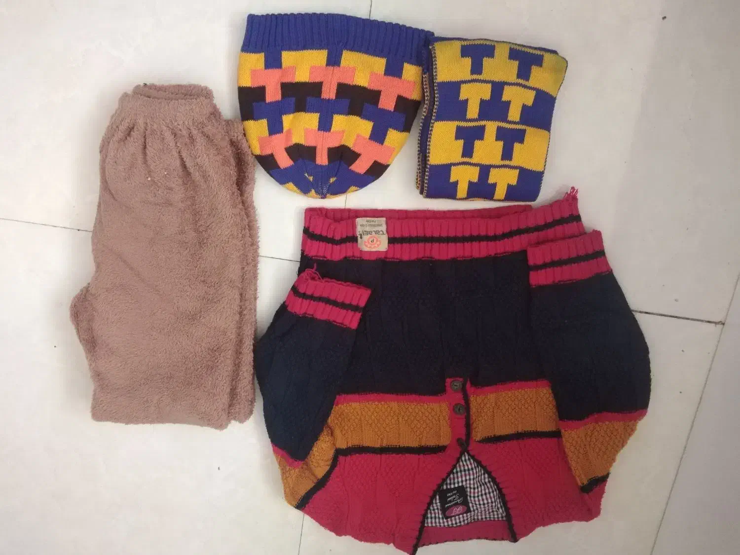 تعدادی لباس وکفش بچگانه|کفش و لباس بچه|ملایر, |دیوار