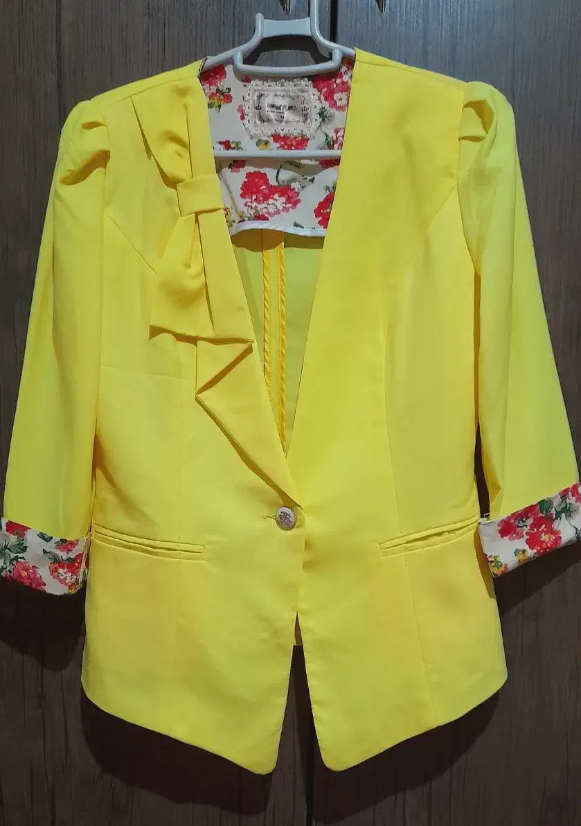 کت مجلسی|لباس|لاهیجان, امیرشهید|دیوار