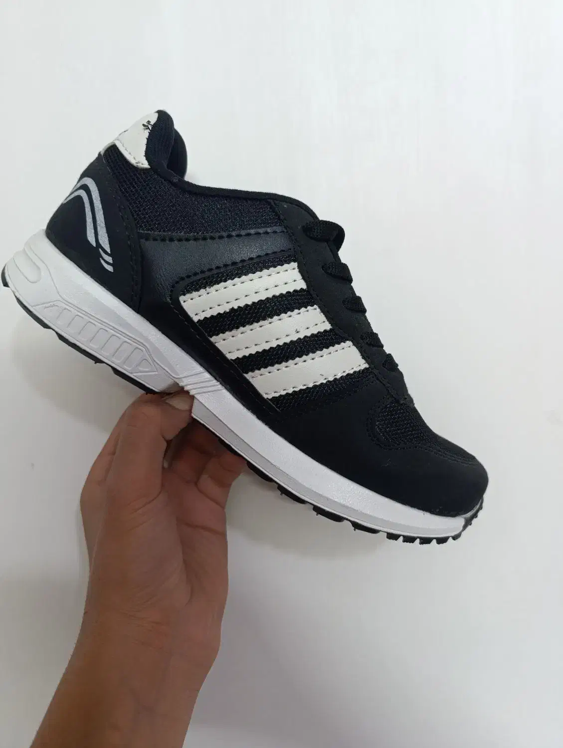 کفش|کیف، کفش، کمربند|فلاورجان, |دیوار