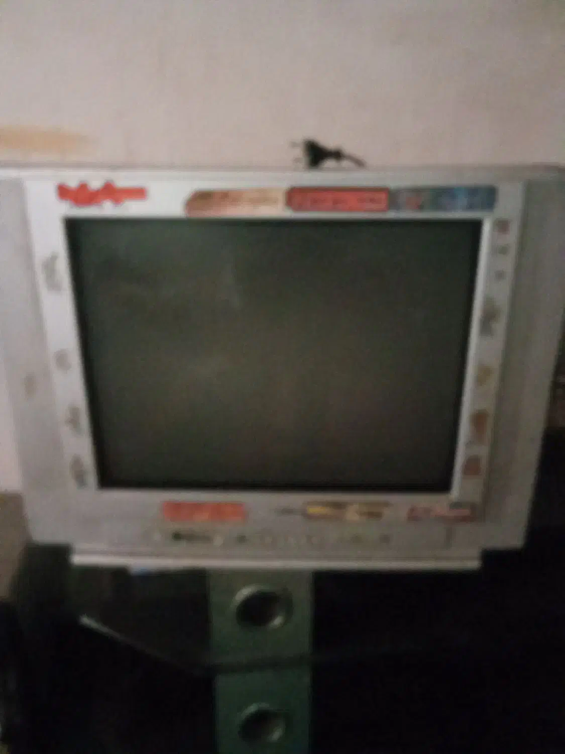 سالم است|تلویزیون و پروژکتور|بند زرک, |دیوار