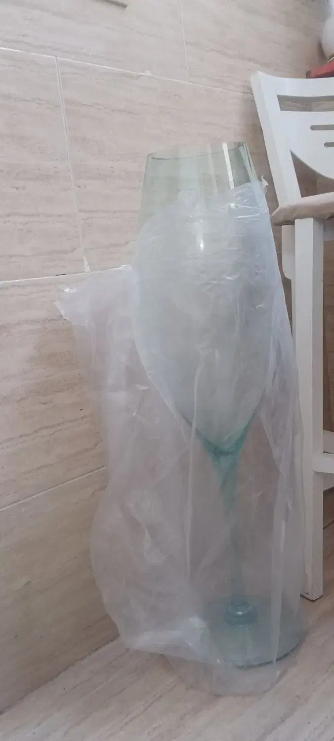 گلدان شیشه‌ای|گل مصنوعی|قم, پردیسان|دیوار