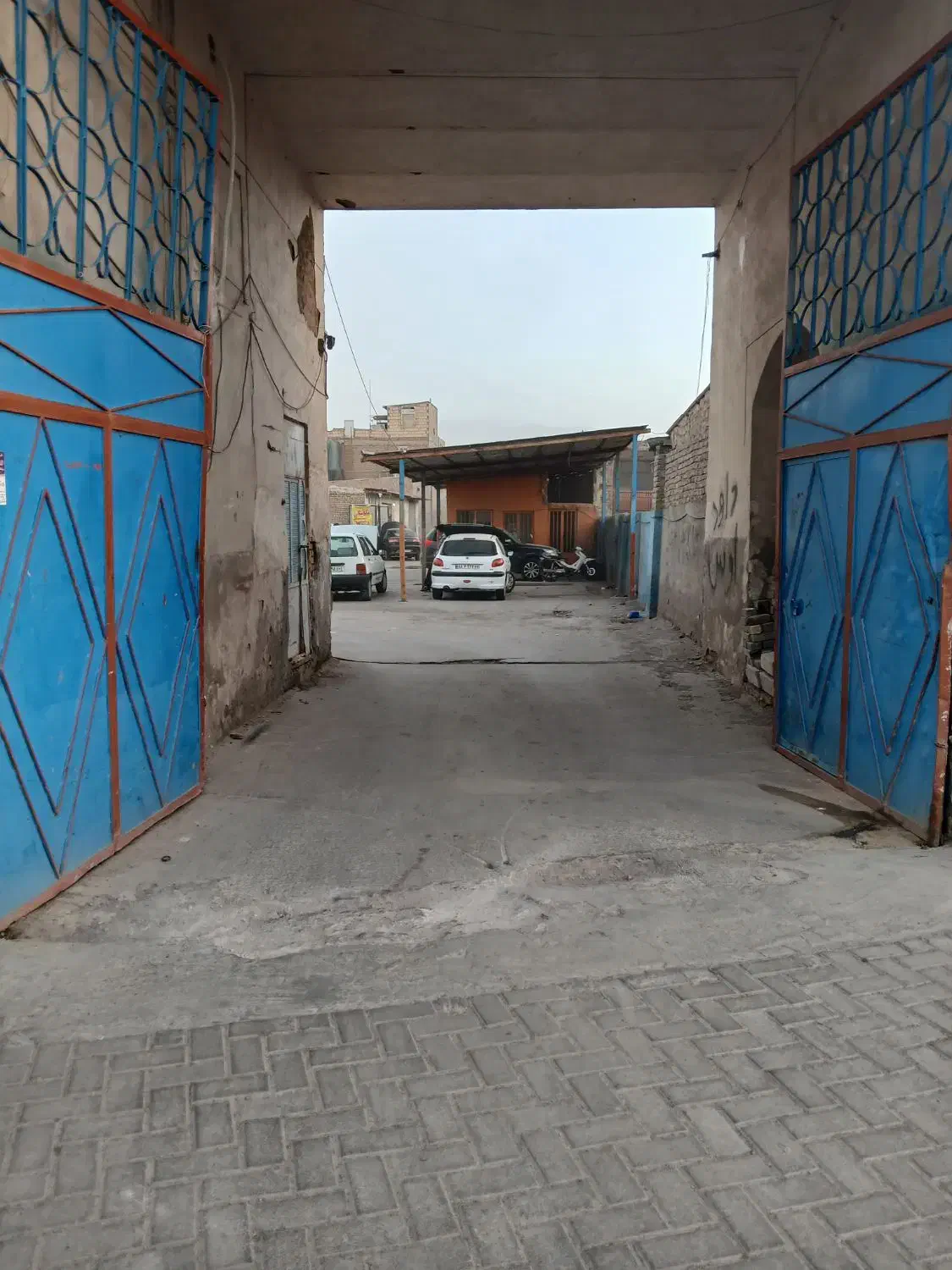 یک باب مغازه داخل گاراژ بامحوطه|اجارهٔ مغازه و غرفه|کاشان, پشت شهربانی|دیوار