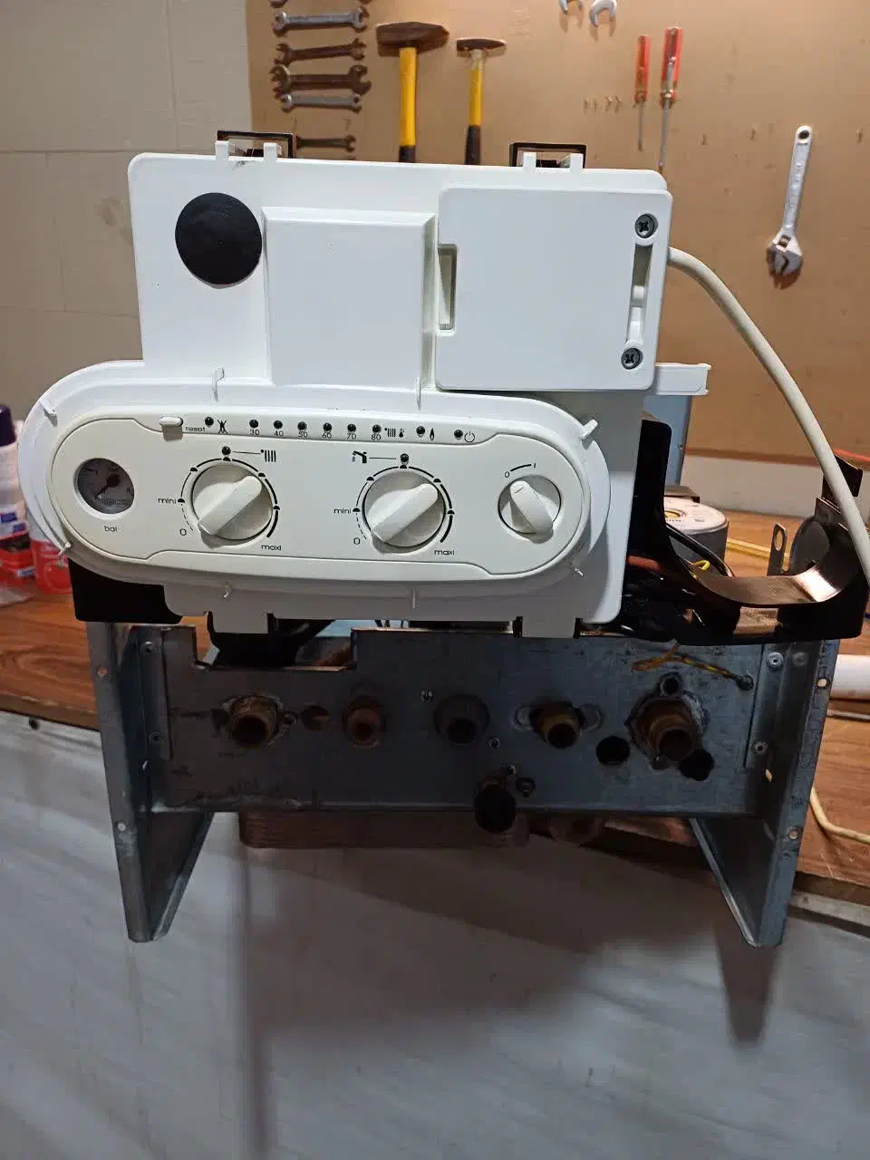 تعمیرات پکیج تعمیر پکیج سرویسکار پکیج و آبگرمکن|خدمات پیشه و مهارت|رودهن, |دیوار