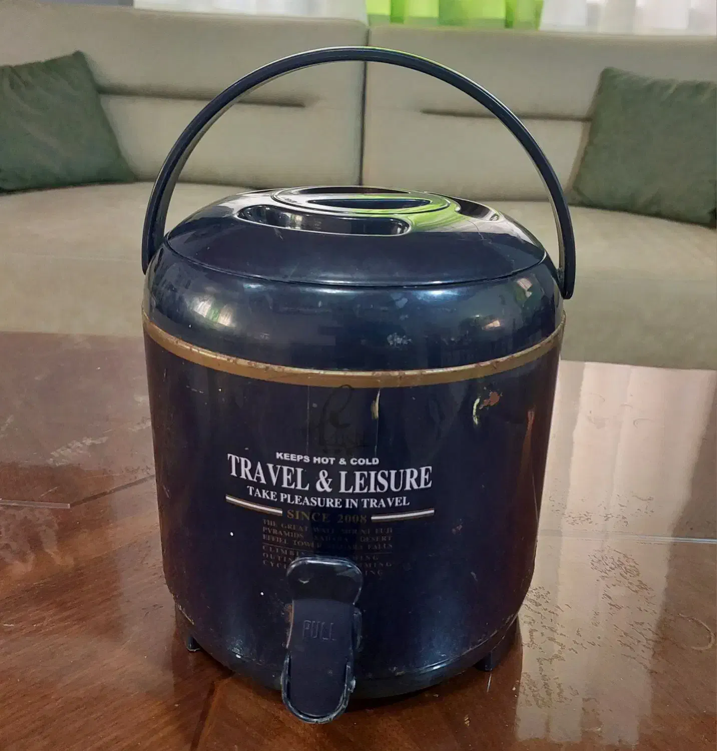 فلاسک اب|ظروف نگهدارنده، پلاستیکی، یک‌بارمصرف|نور, |دیوار