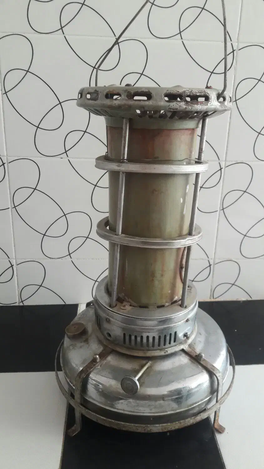 چراغ نفتی خیلی قدیمی|کلکسیون اشیاء عتیقه|شهرضا, |دیوار