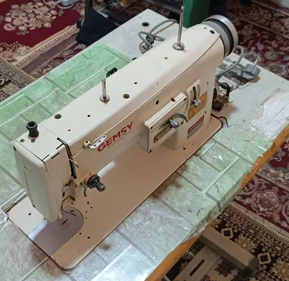 چرخ صنعتی گلدوزی|چرخ خیاطی و ریسندگی|میناب, |دیوار