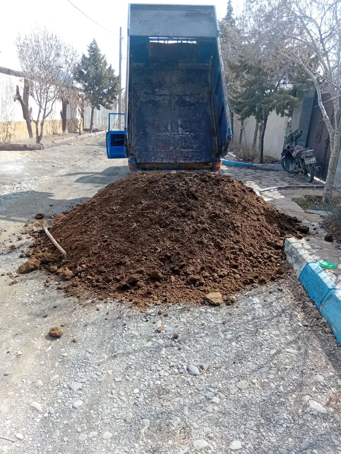 کود‌ گاوی درجه یک ،خاک باغچه|خدمات باغبانی و درختکاری|گلبهار, نوبهار|دیوار
