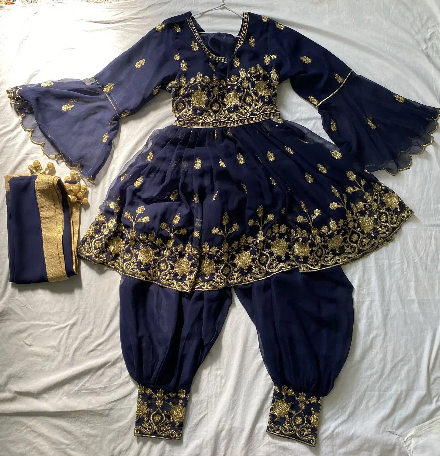 لباس شب|لباس|خمینیشهر, |دیوار