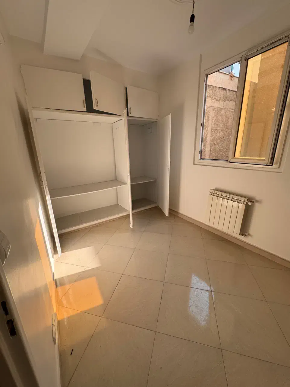 ۹۵متر۲خواب انباری آسانسور بالکن شاپور رنگ و نقاشی