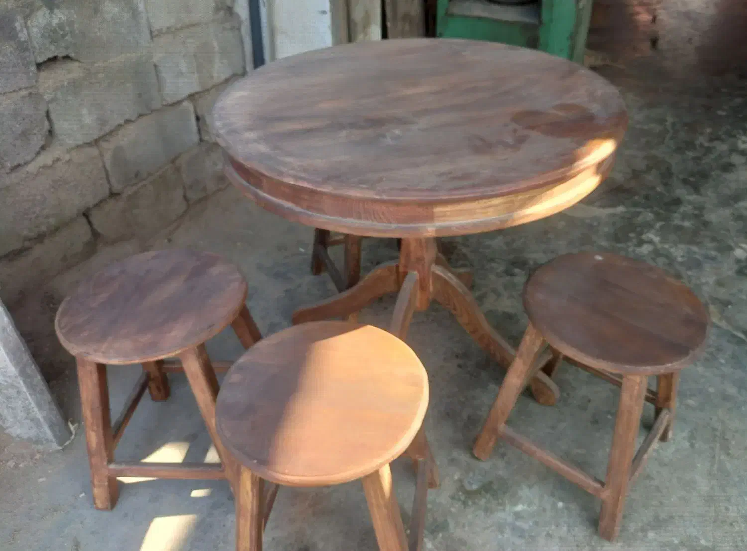 میز با چهارتا صندلی|میز و صندلی غذاخوری|رویان, |دیوار