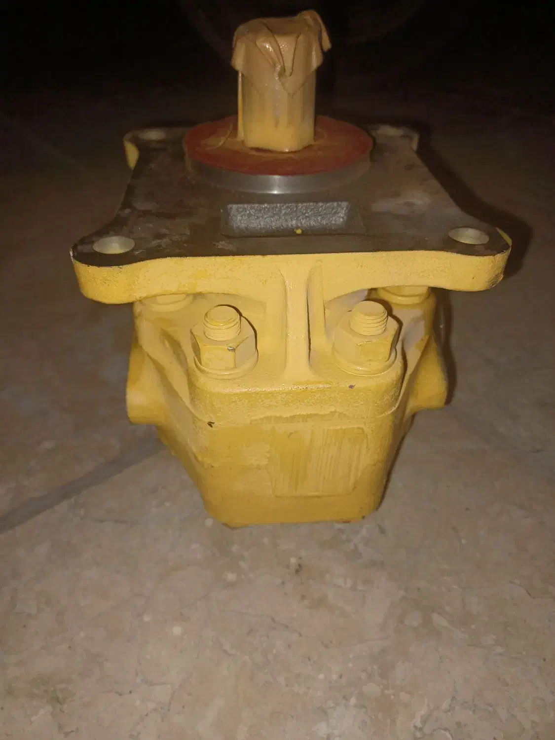 پمپ حرکت گریدر کوماتسو ۷۰۵ a2|ماشین‌آلات صنعتی|مشهد, انقلاب|دیوار