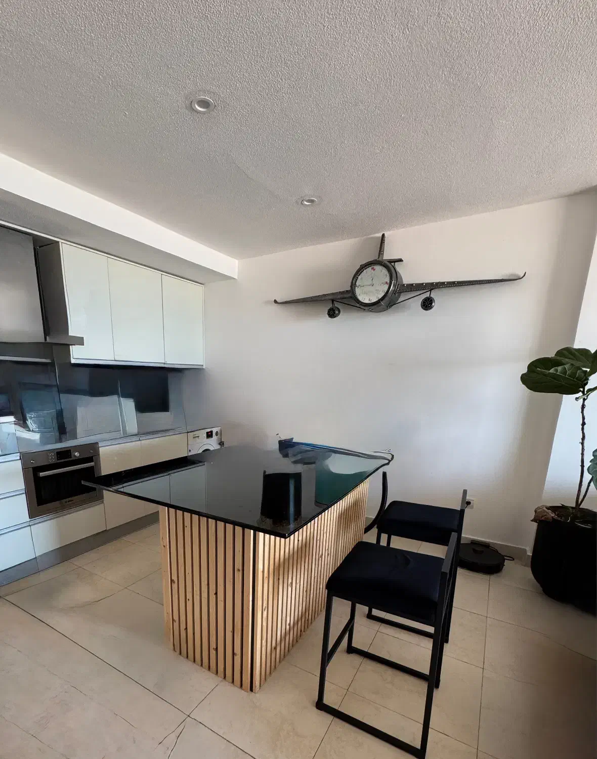 جزیره تمام چوب|میز و صندلی غذاخوری|کیش, |دیوار