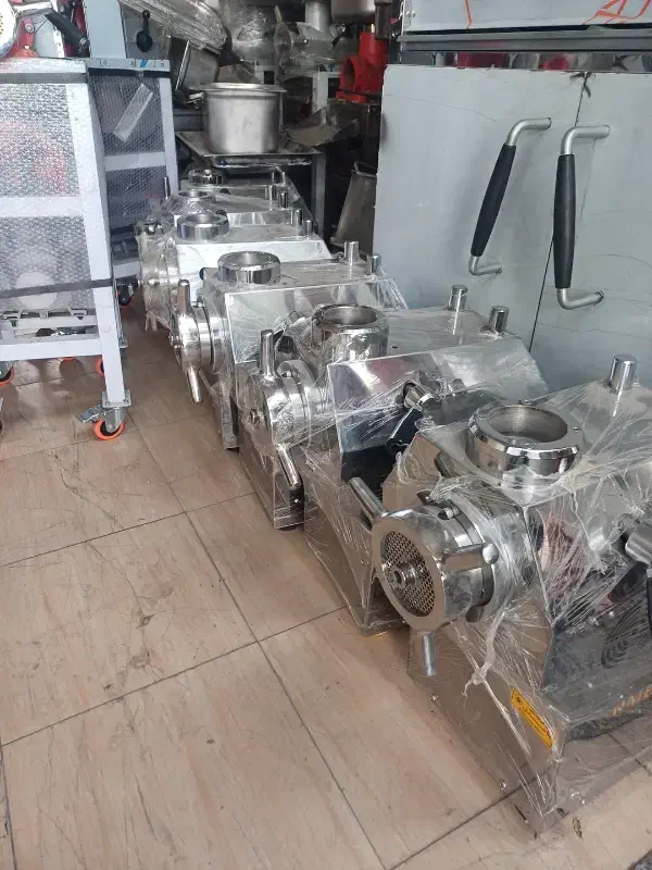 چرخ گوشت ۳۲ رومیزی و تسمه ای|کافی‌شاپ و رستوران|خمینی‌شهر, |دیوار